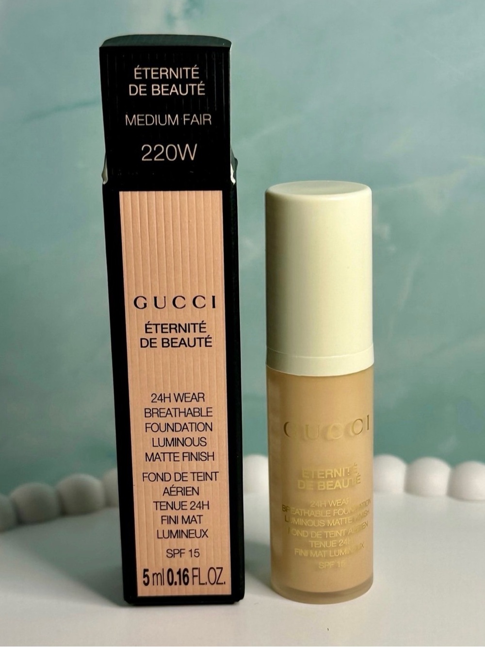 GUCCI Éternité de Beauté 24H Wear Foundation - Medium Fair 220W